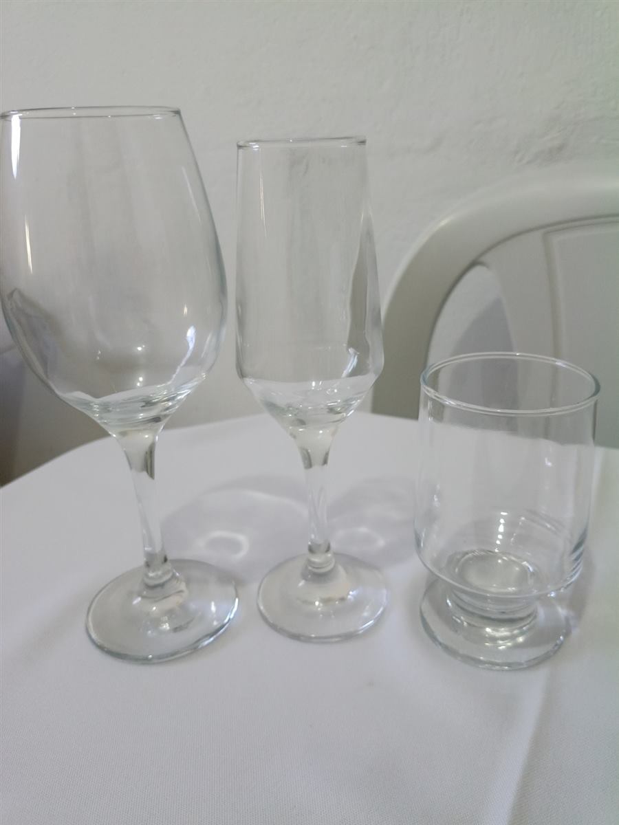 Taça de vinho, taça flute e copo para locação